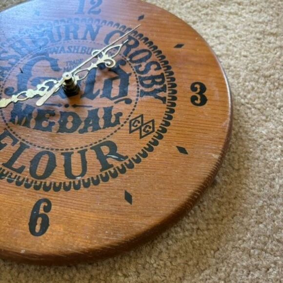 Washburn Crosby Gold Medal Flour Wooden Clock *Works* - Picture 3 of 5